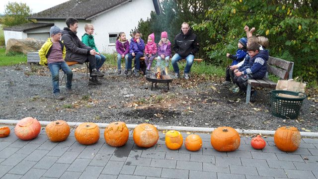 Kürbisschnitzen 2017 KiJuBies Biebern